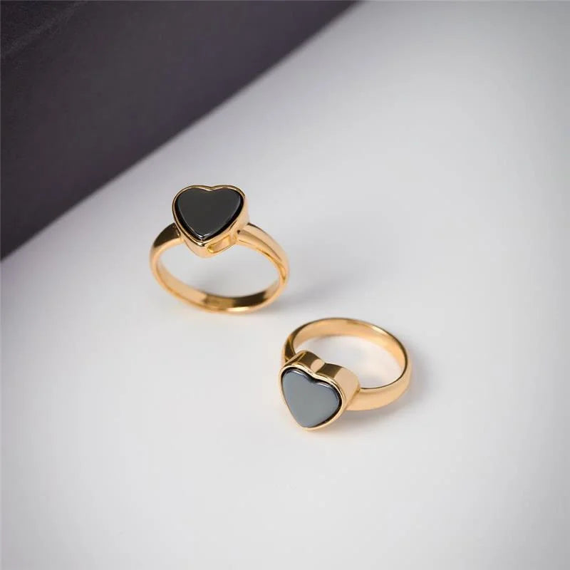 18K gold-plated ring with heart-shaped hematite gemstone