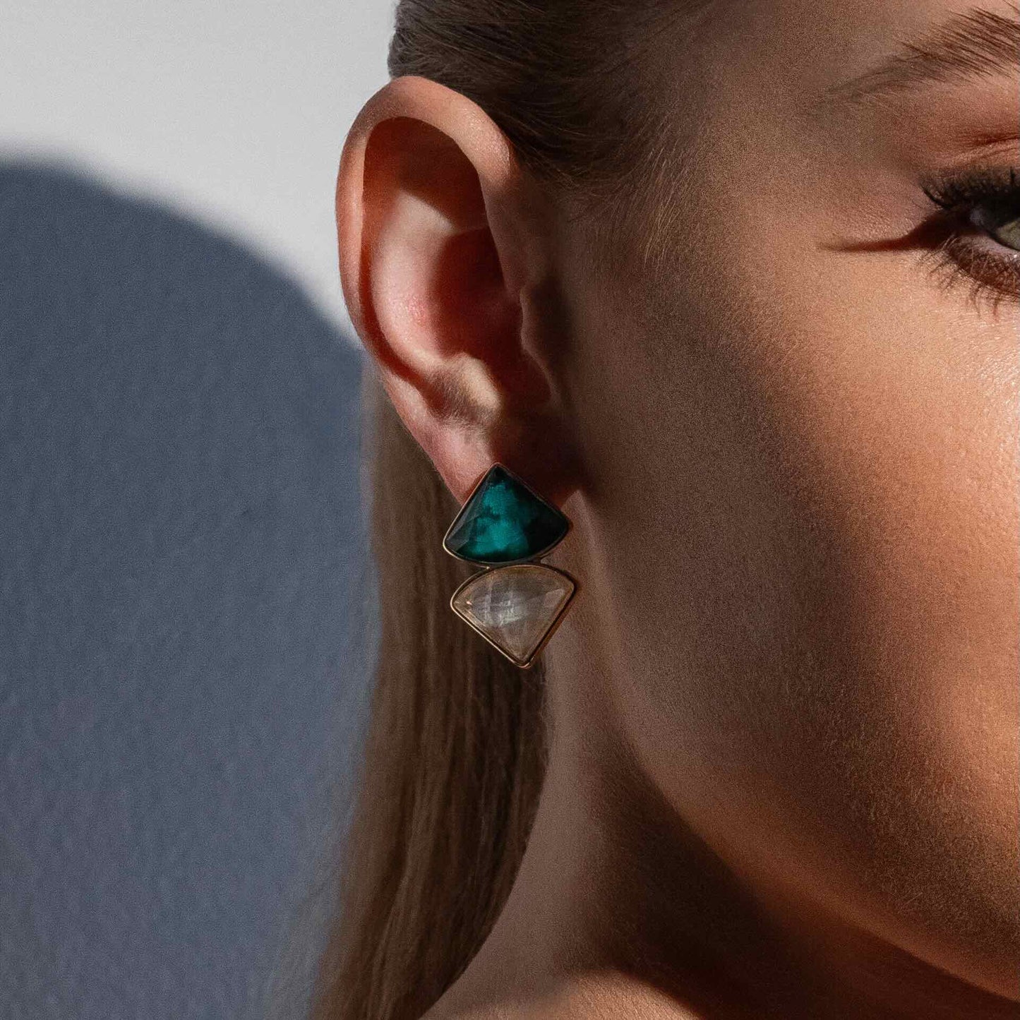 18K Gold-plated drop earrings with emerald gemstone