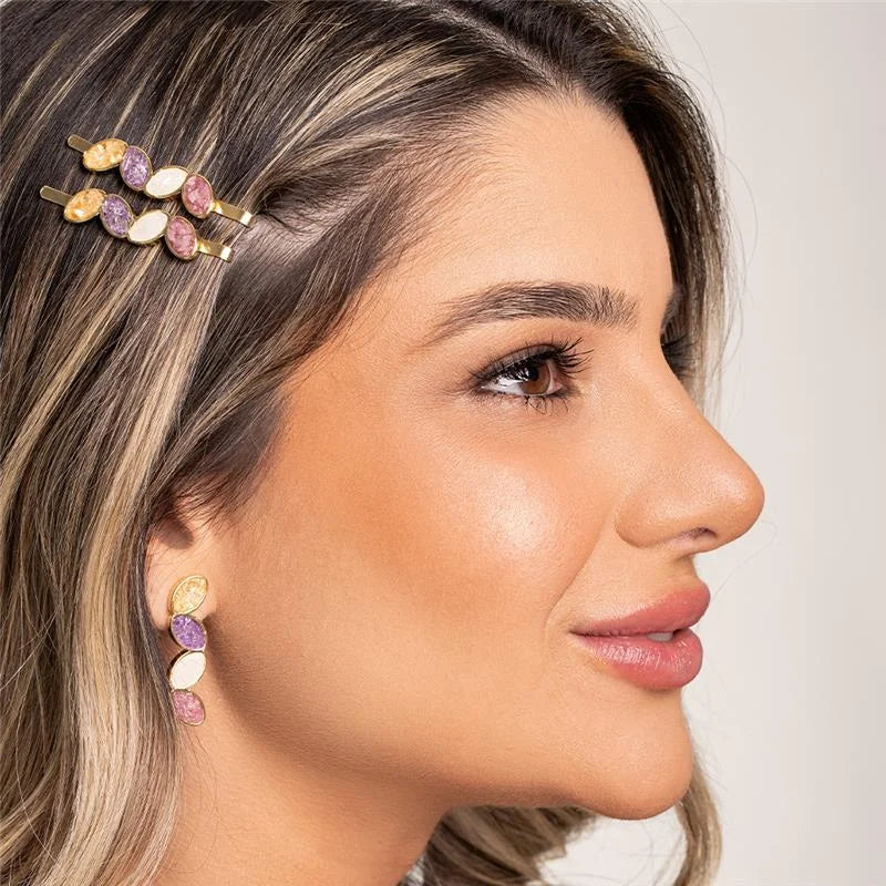 Hair clip with fragmented gemstones in the shape of a leaf