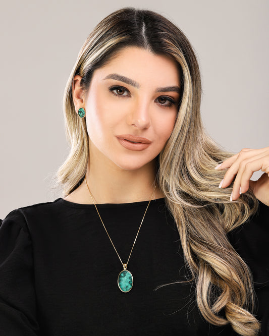 18K gold-plated necklace with oval-shaped emerald gemstone