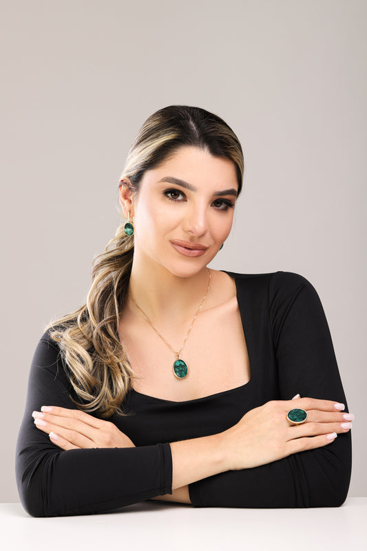 18K gold-plated necklace with oval-shaped emerald gemstone