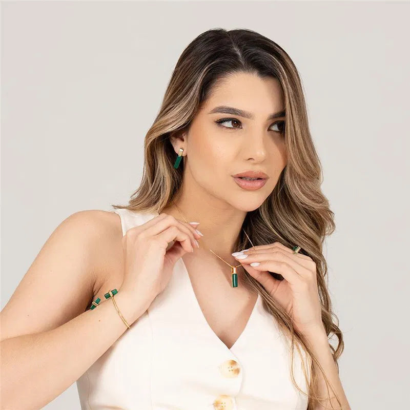 Green Agate Jewelry Set – 18K Gold-Plated Pendant Necklace & Hoop Earrings