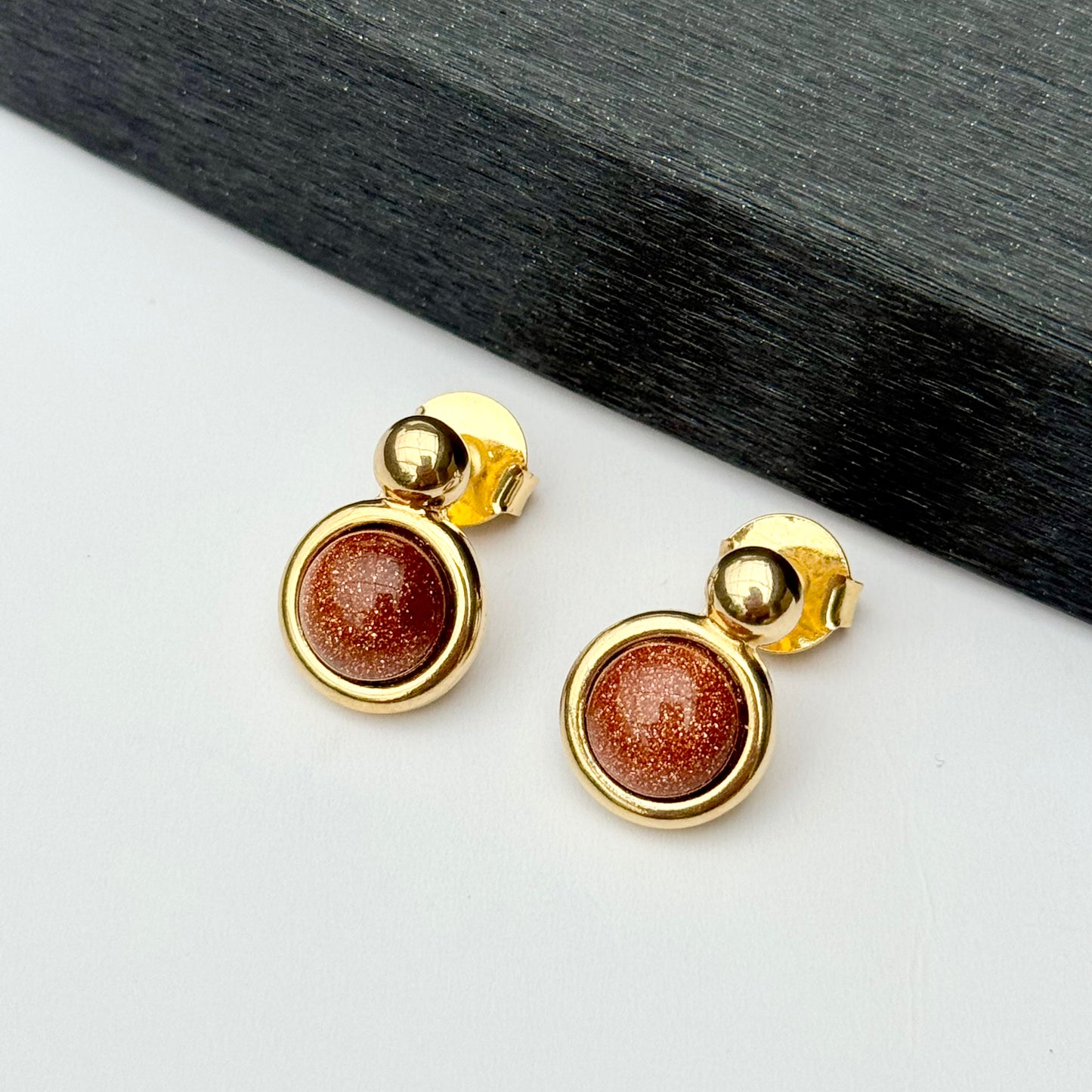 18K gold-plated stud earrings with goldstone gem