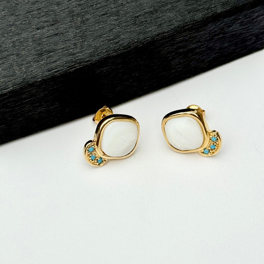 18K gold-plated stud earrings with mother-of-pearl stone