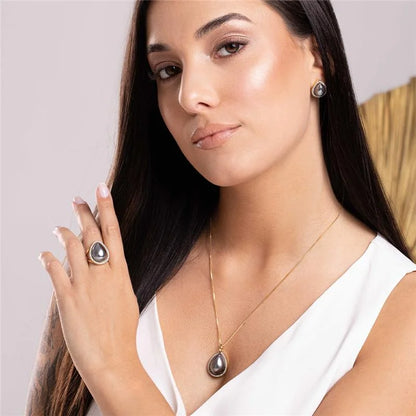 18K gold-plated set of necklace and earrings with natural shell pearls