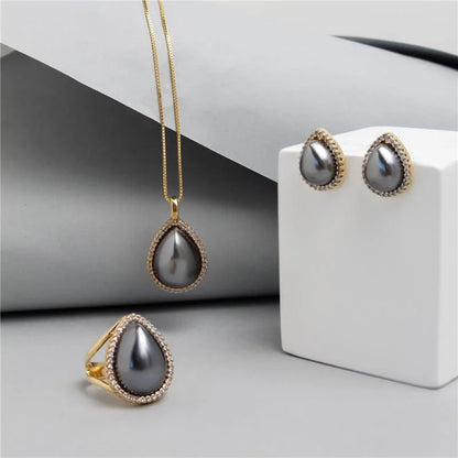 18K gold-plated set of necklace and earrings with natural shell pearls