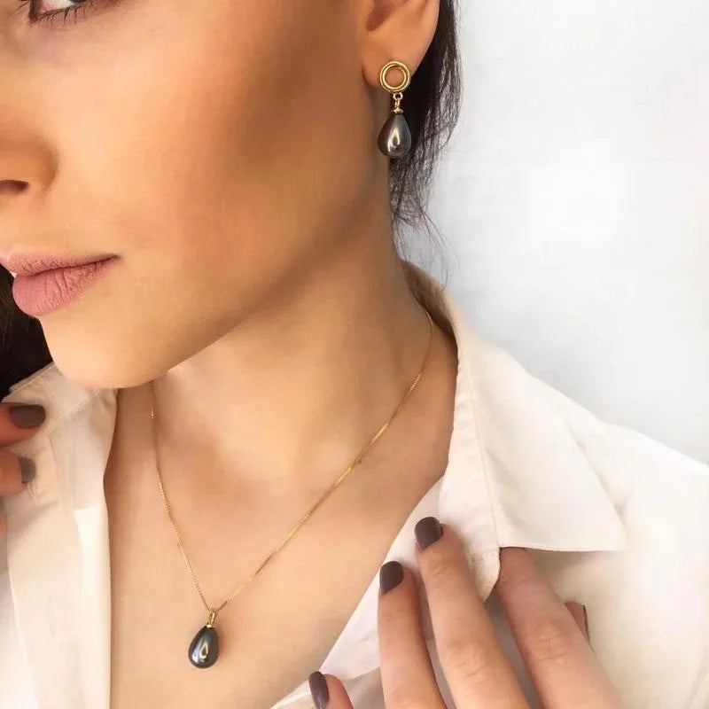 18K gold-plated set of earrings and necklace with  natural shell pearl drops