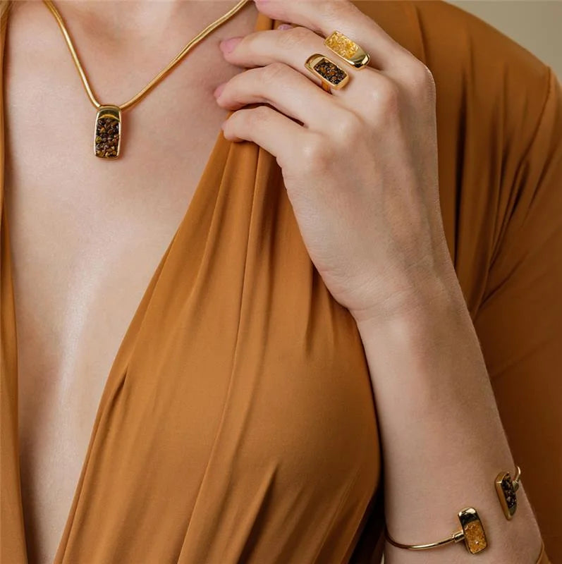 18K gold-plated bracelet with blue kyanite gemstone