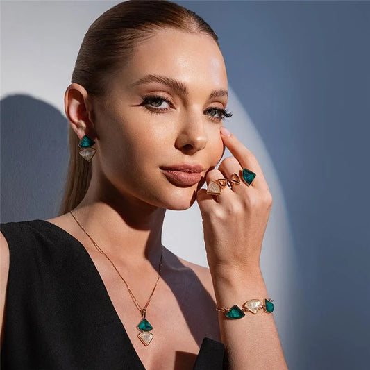 18K Gold-plated earring with emerald gemstone