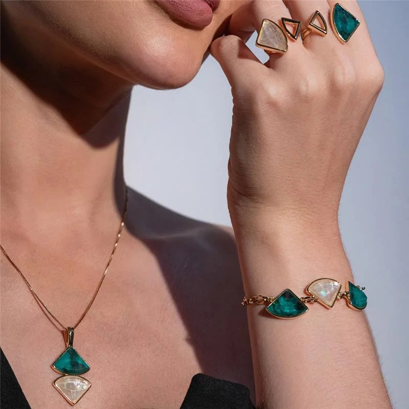 Bracelet with Emerald gemstones