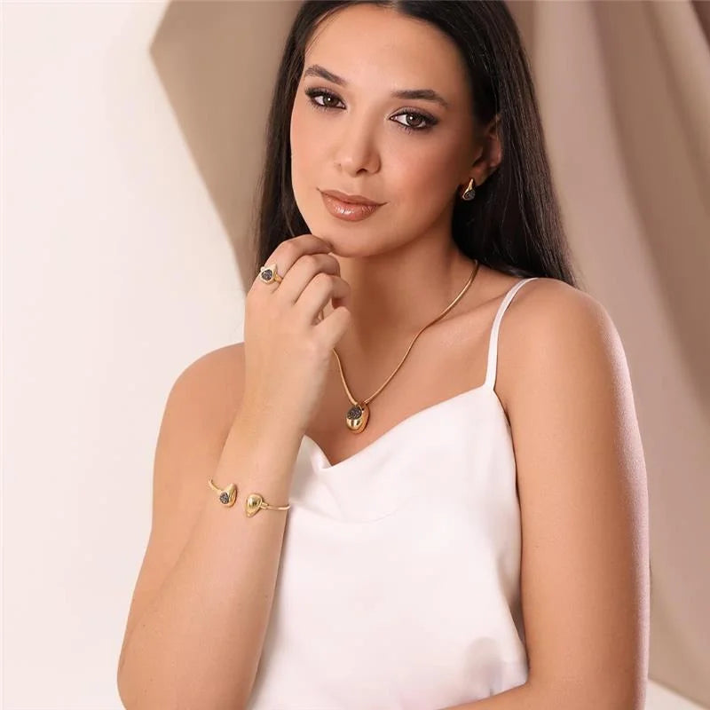 18K gold-plated set of earrings and necklace with titanium