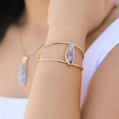 18K gold-plated sea shell bracelet with natural seashell gemstone