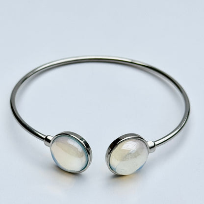 Rhodium-plated bracelet with pearl opaline stone