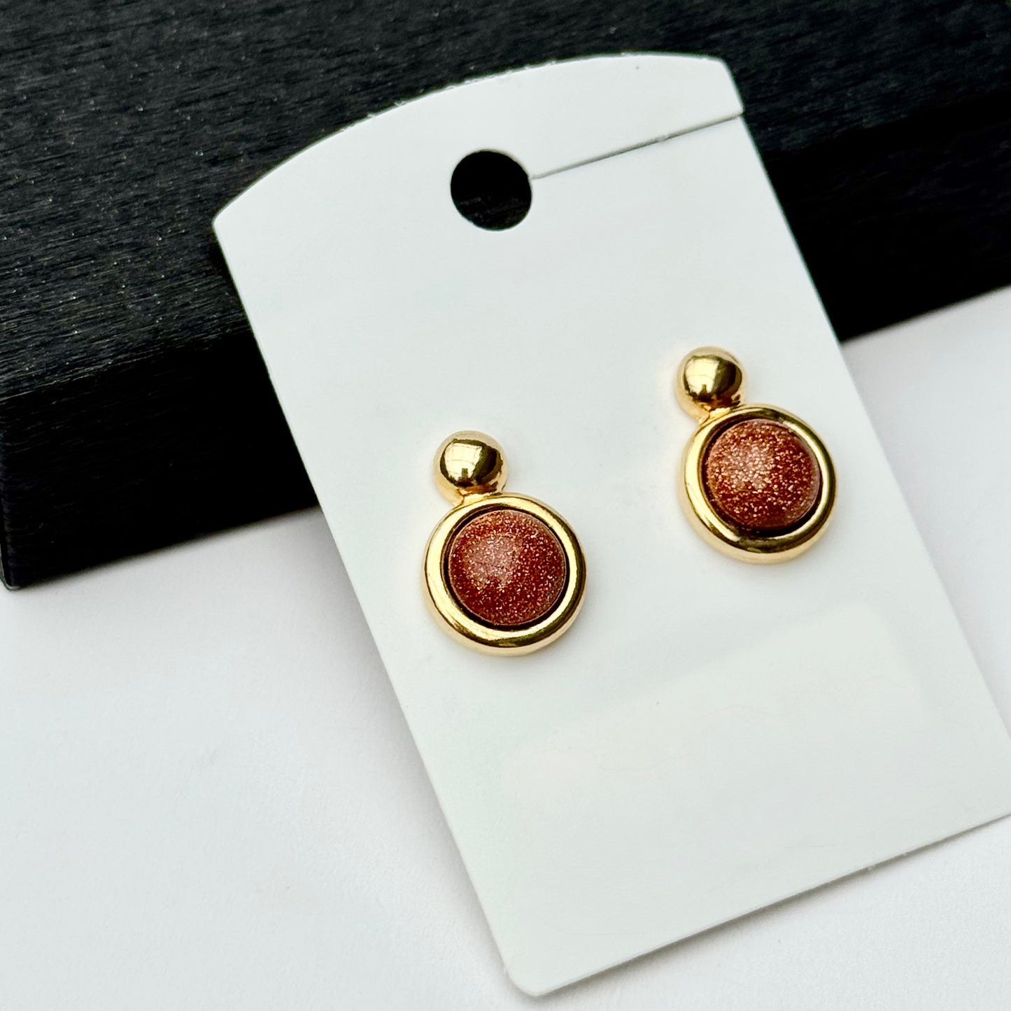 18K gold-plated stud earrings with goldstone gem