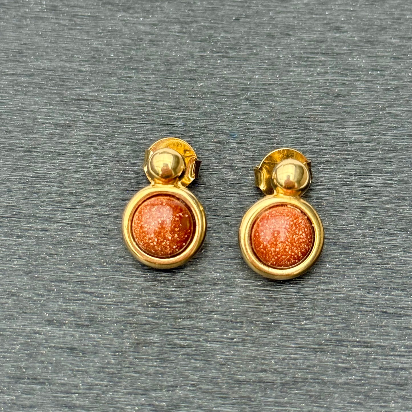 18K gold-plated stud earrings with goldstone gem