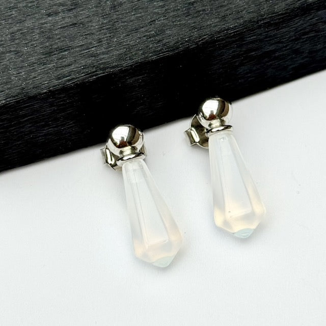 Rhodium-plated drop earrings with opaline stone