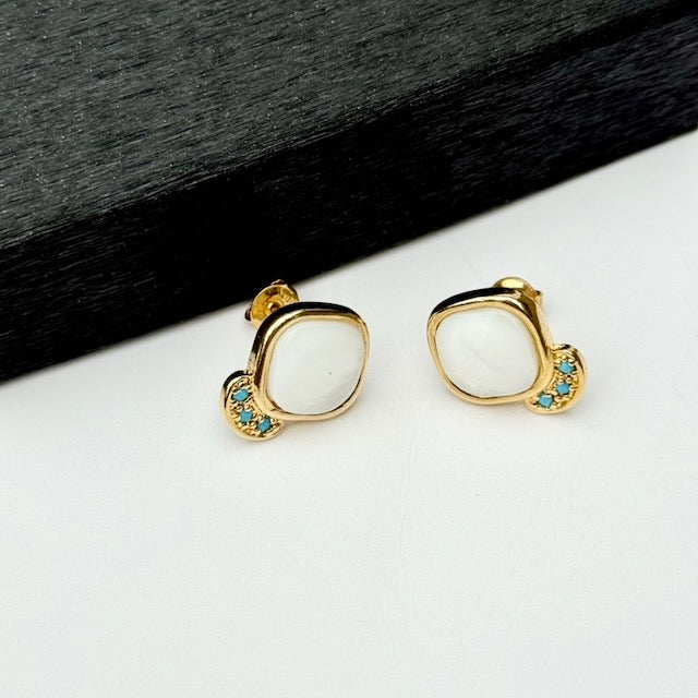 18K gold-plated stud earrings with mother-of-pearl stone
