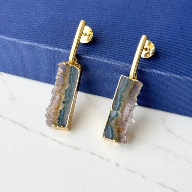 18K gold-plated drop earring with natural geode stone